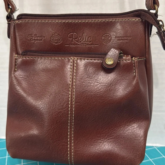 Relic Small Brown Leather Crossbody Adjustable Strap Bag 7x4x7 - Picture 2 of 10